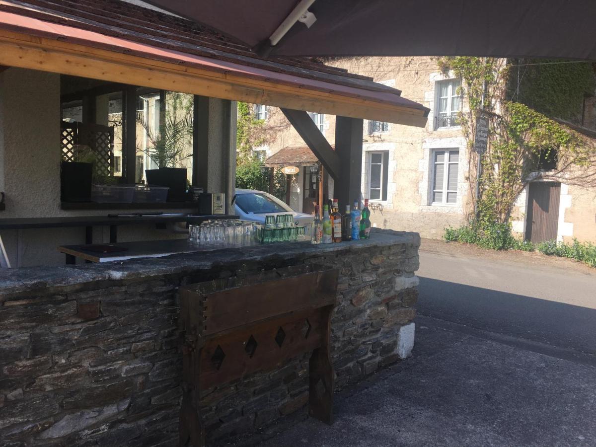 Hotel Restaurant Les Gorges De Chouvigny Exteriör bild