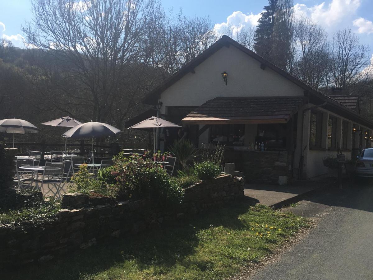 Hotel Restaurant Les Gorges De Chouvigny Exteriör bild