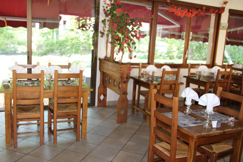 Hotel Restaurant Les Gorges De Chouvigny Exteriör bild